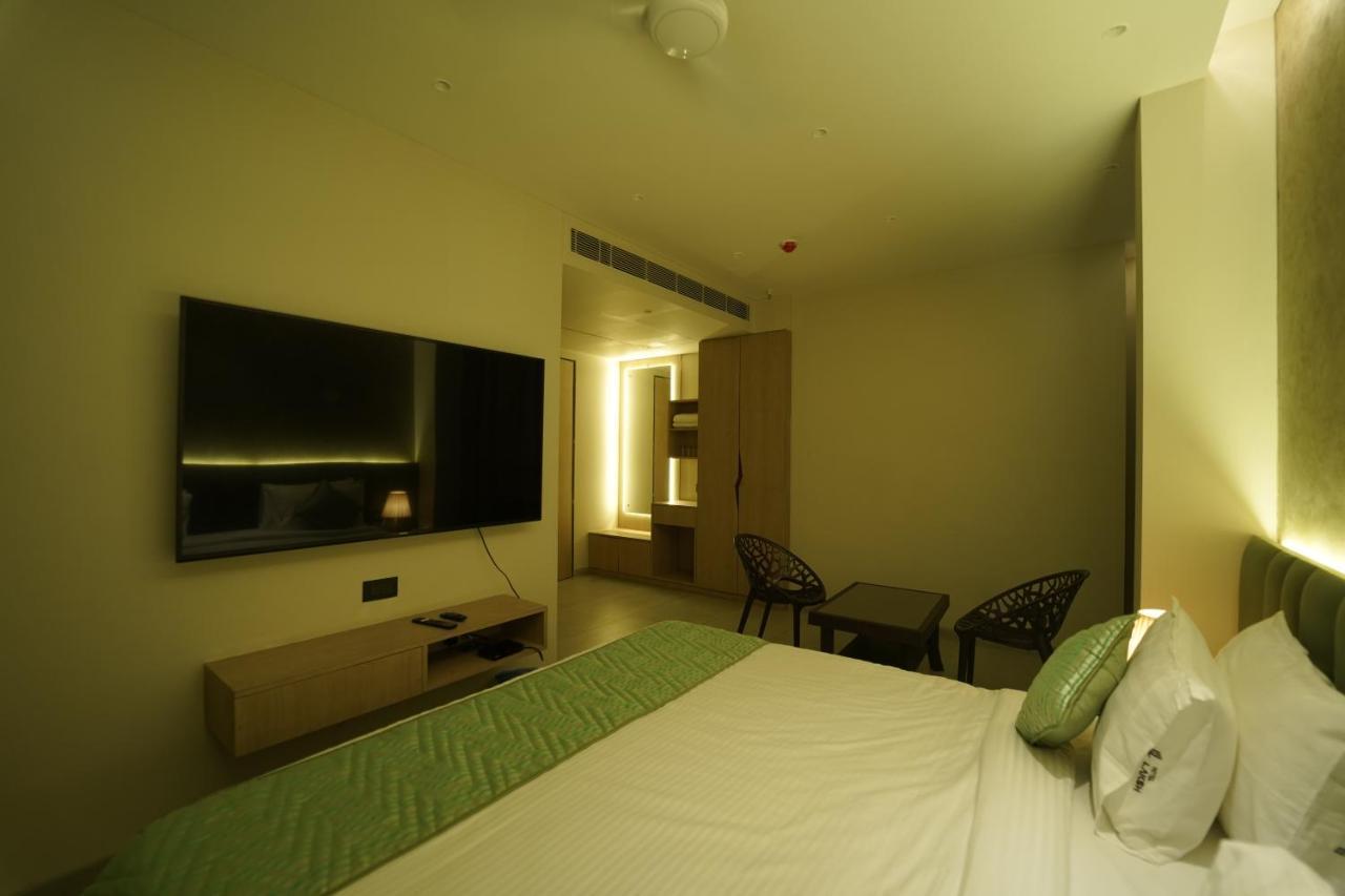 Rāipur Hotel Laksh מראה חיצוני תמונה