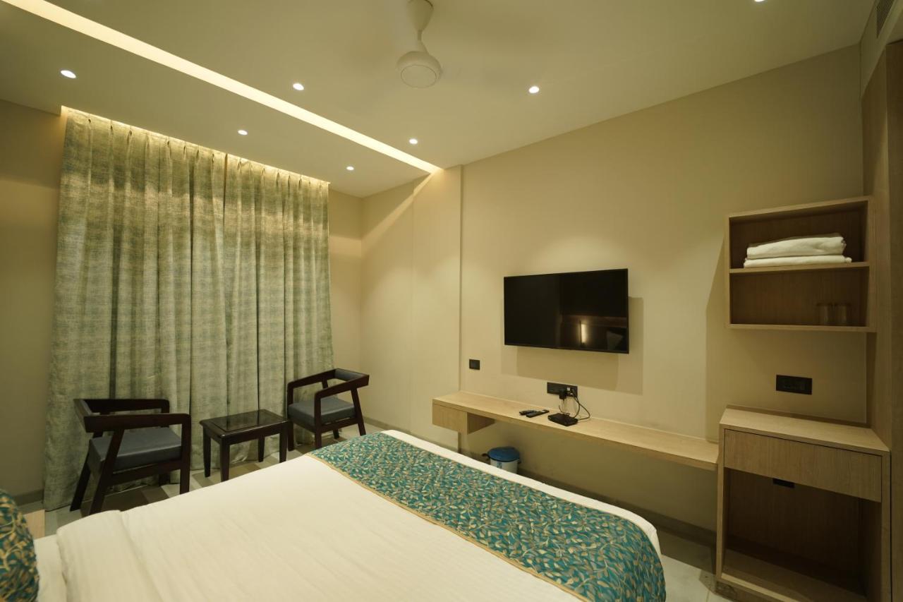 Rāipur Hotel Laksh מראה חיצוני תמונה