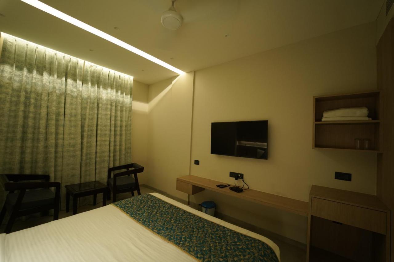 Rāipur Hotel Laksh מראה חיצוני תמונה
